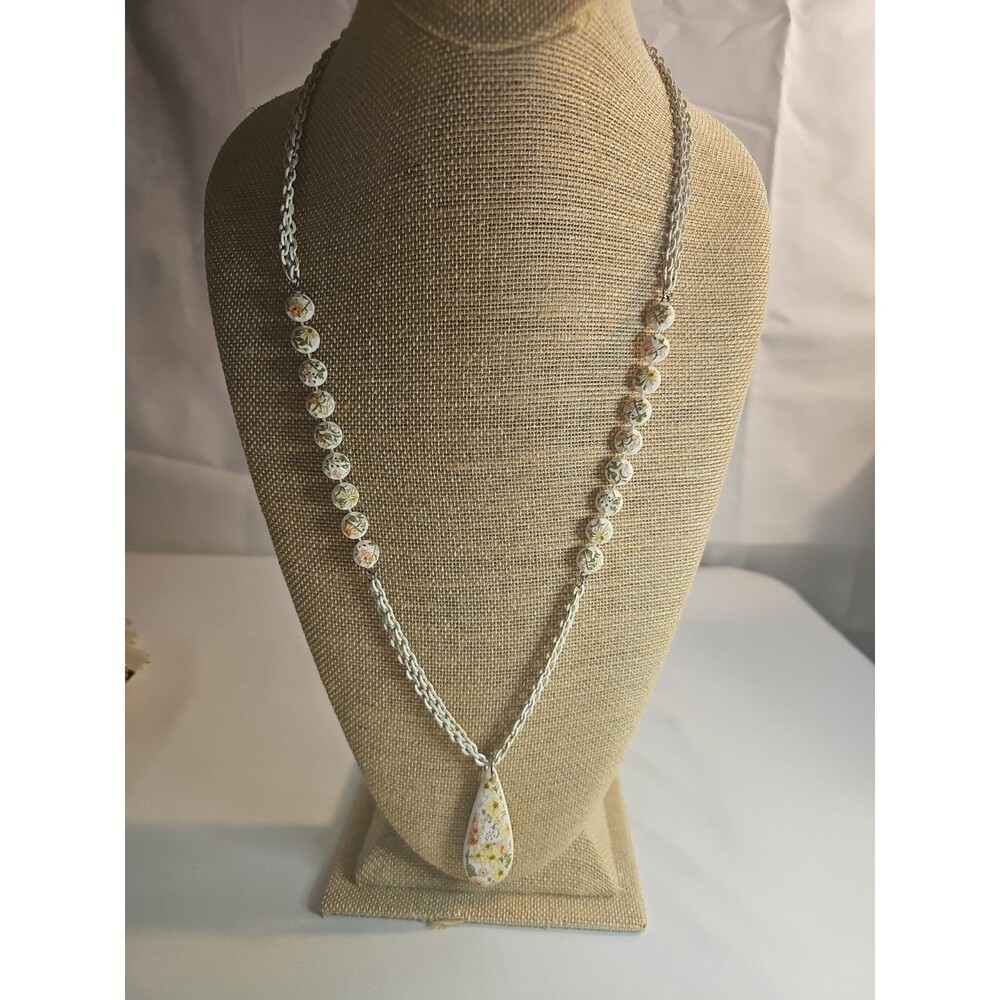Vintage 70s White Enamel Chain Floral Teardrop Pendant Necklace Boho Jewelry